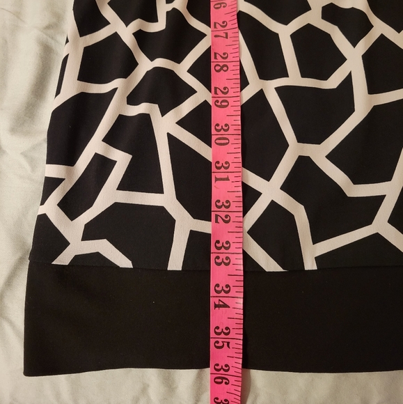 Alfani short sleeve Size Small Black and white geometric design dress - Picture 4 of 5